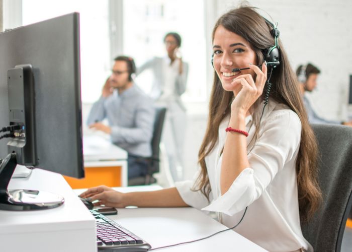 Cách tra cứu mã vận đơn qua Hotline diễn ra nhanh chóng